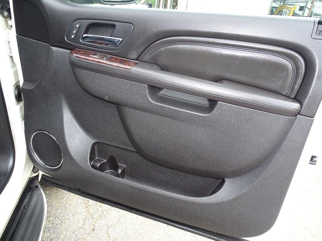 GMC Yukon 2WD 4dr 1500 Denali 2011