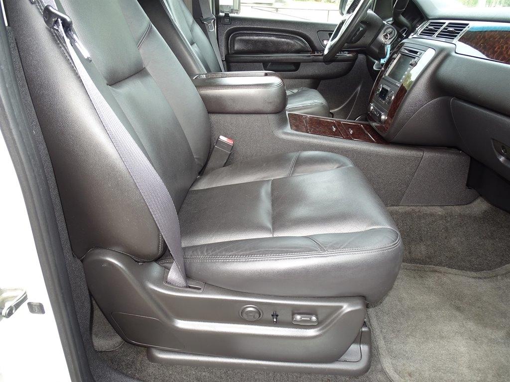 GMC Yukon 2WD 4dr 1500 Denali 2011