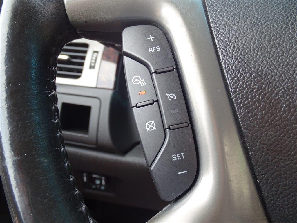 GMC Yukon 2WD 4dr 1500 Denali 2011