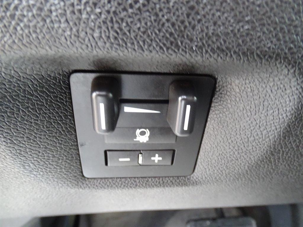 GMC Yukon 2WD 4dr 1500 Denali 2011