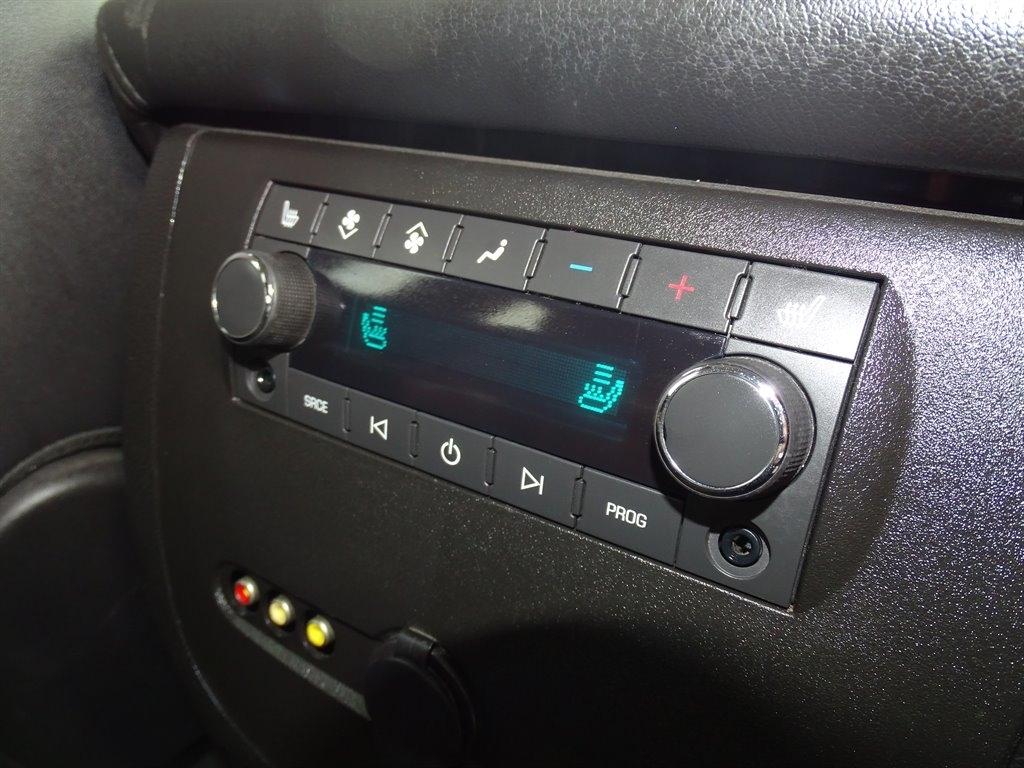 GMC Yukon 2WD 4dr 1500 Denali 2011