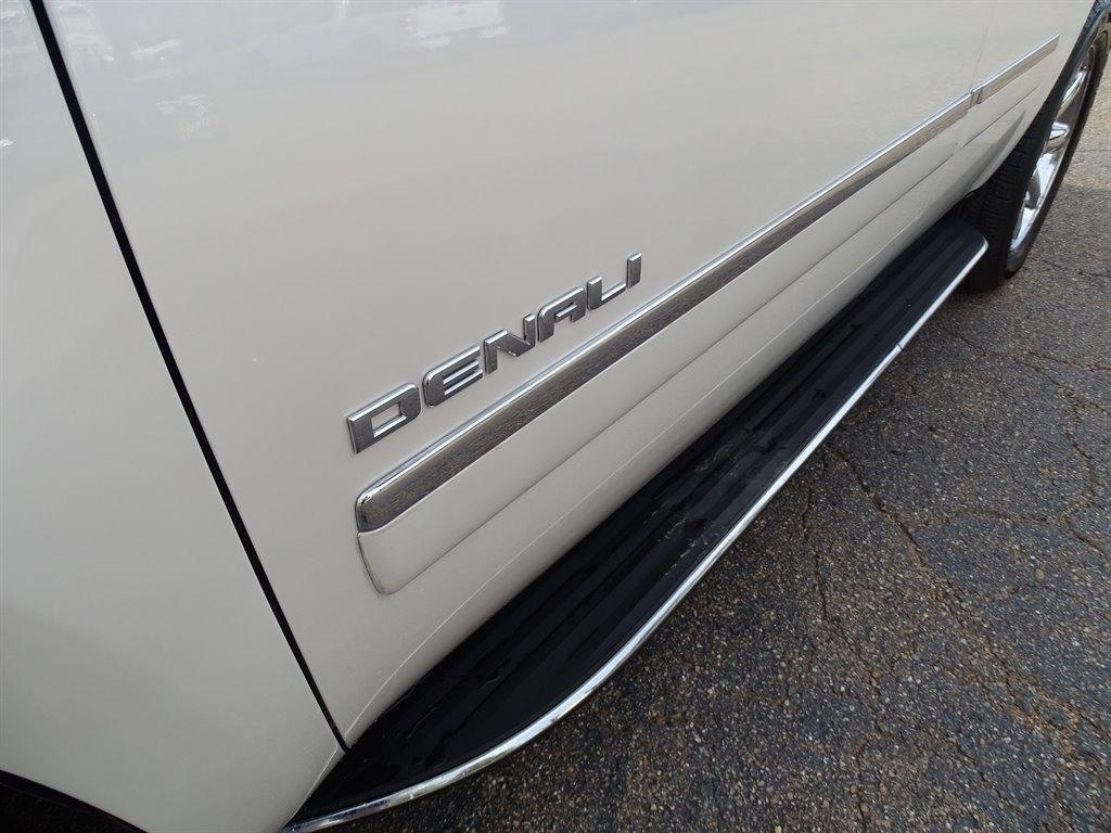 GMC Yukon 2WD 4dr 1500 Denali 2011
