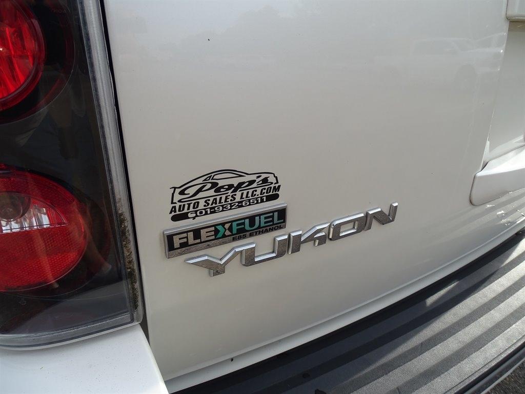 GMC Yukon 2WD 4dr 1500 Denali 2011