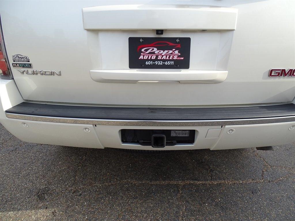 GMC Yukon 2WD 4dr 1500 Denali 2011