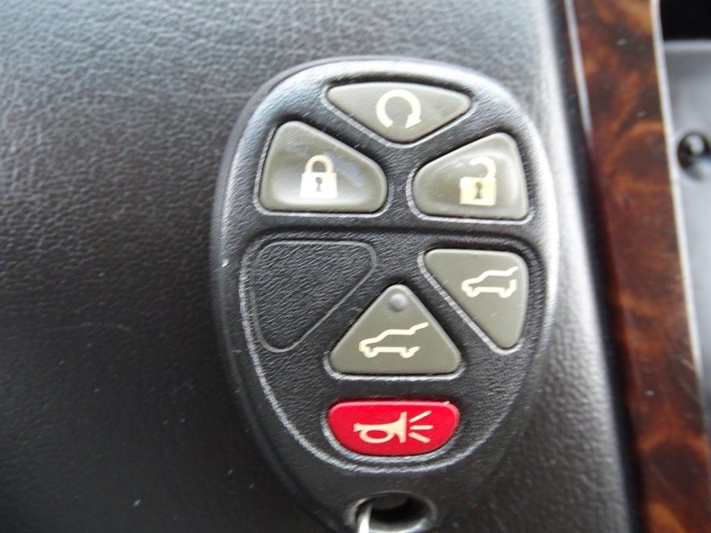 GMC Yukon 2WD 4dr 1500 Denali 2011