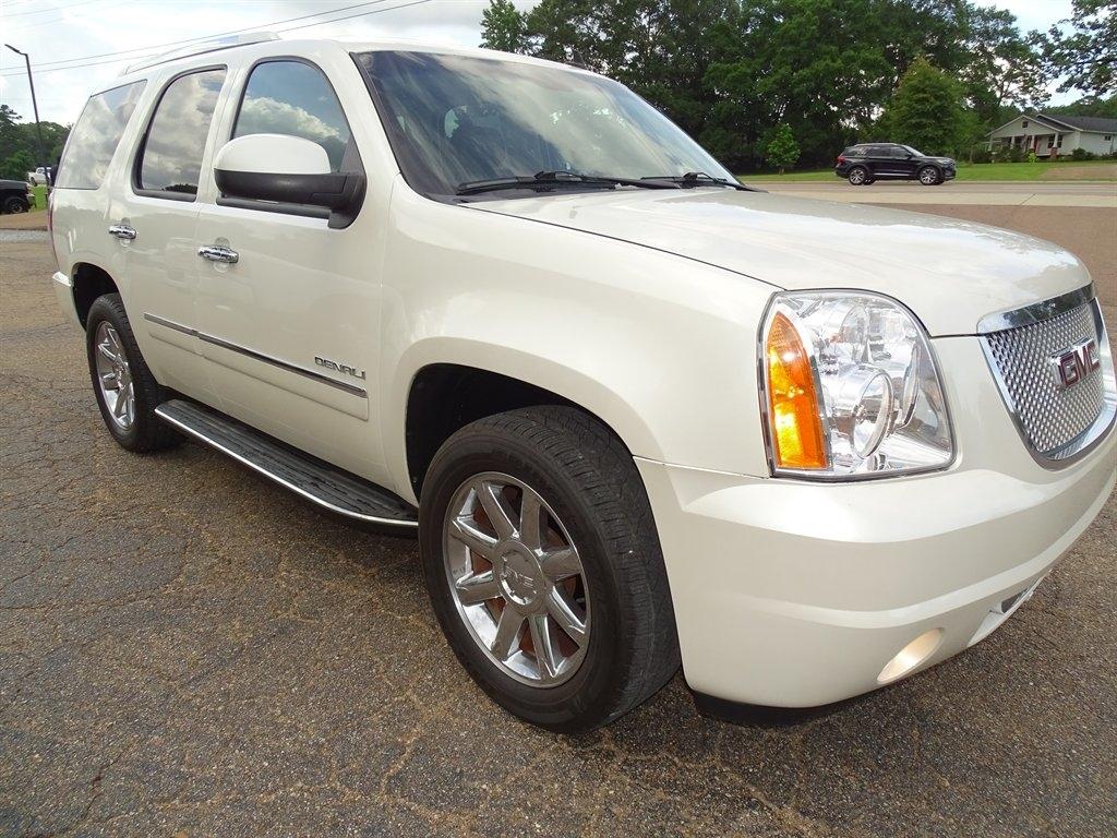 GMC Yukon 2WD 4dr 1500 Denali 2011