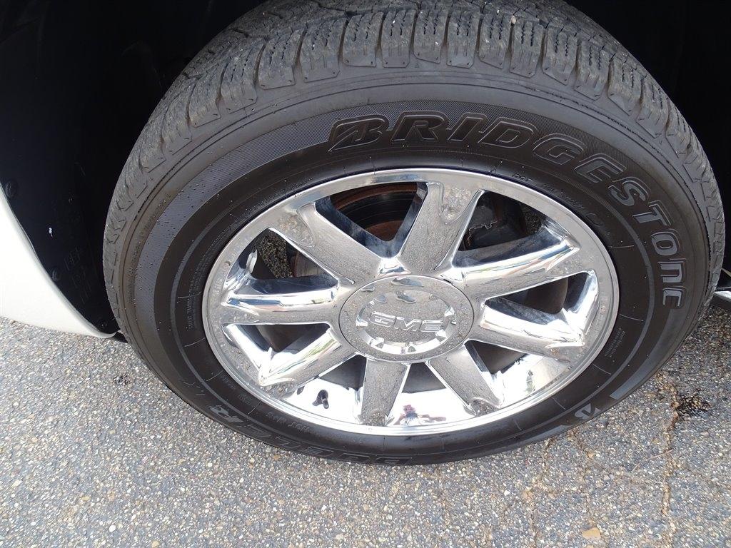 GMC Yukon 2WD 4dr 1500 Denali 2011
