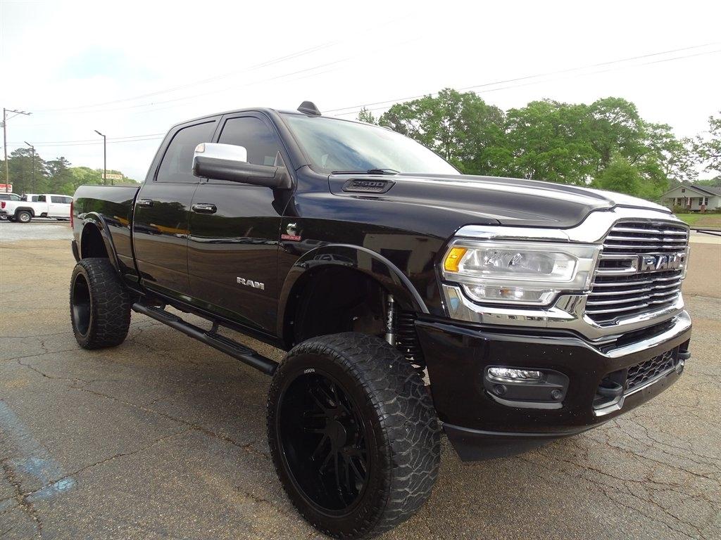RAM 2500 Laramie 4x4 Crew Cab 6'4" Box 2022