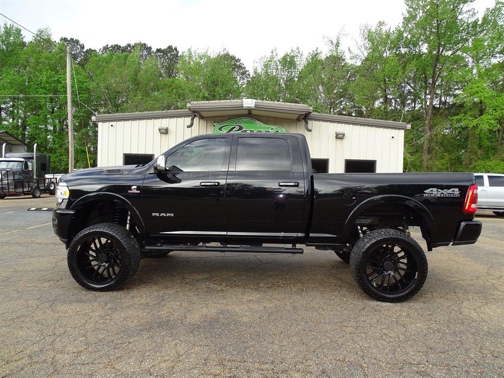 RAM 2500 Laramie 4x4 Crew Cab 6'4" Box 2022