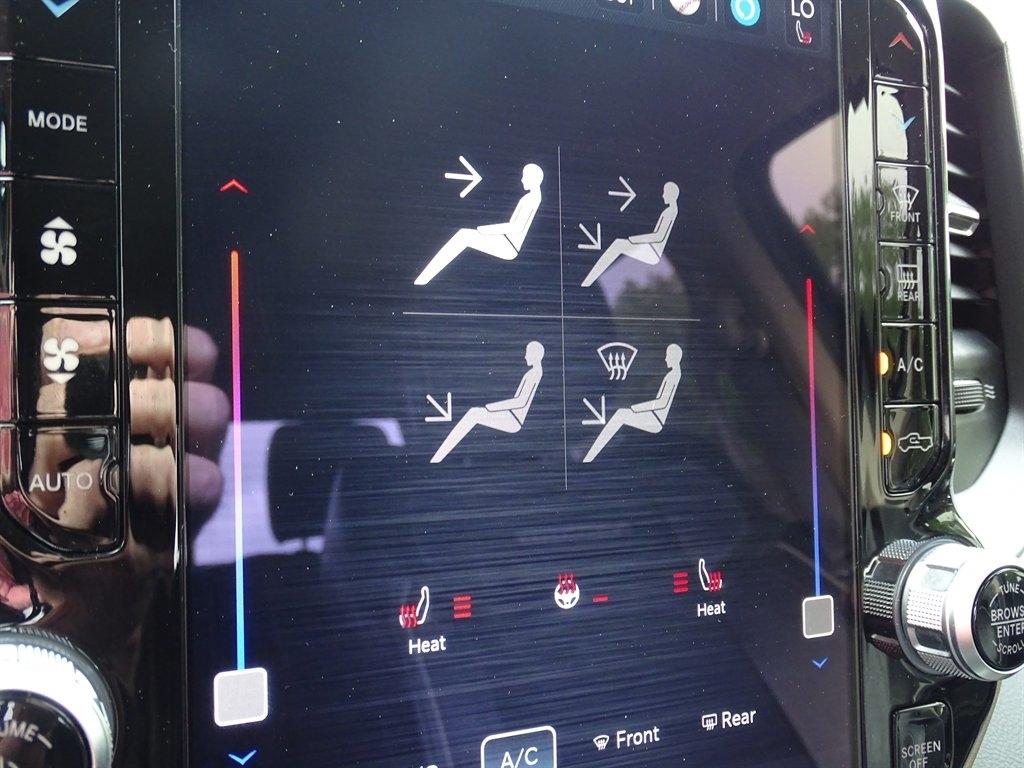 RAM 2500 Laramie 4x4 Crew Cab 6'4" Box 2022