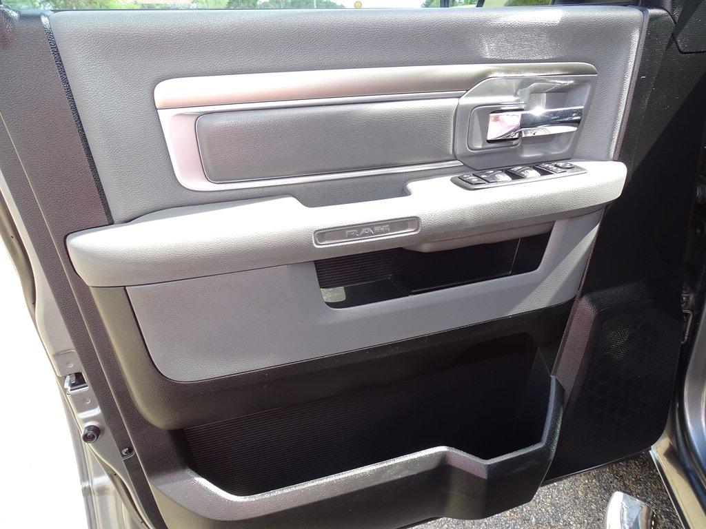 RAM 1500 2WD Crew Cab 140.5" Lone Star 2013