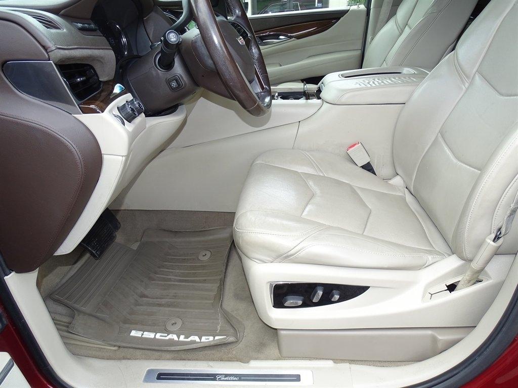 Cadillac Escalade ESV 4WD 4dr Premium Luxury 2017