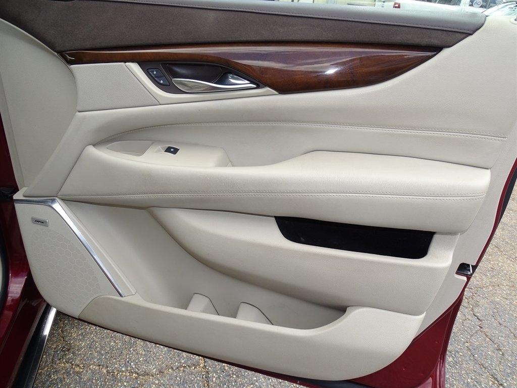 Cadillac Escalade ESV 4WD 4dr Premium Luxury 2017