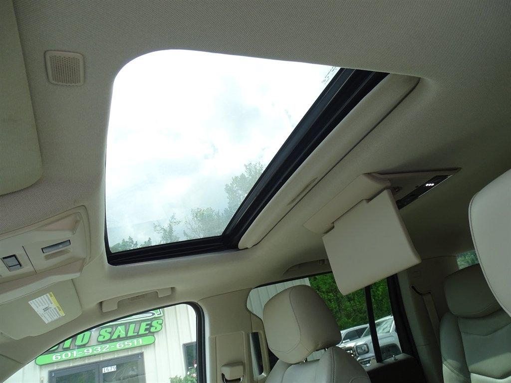 Cadillac Escalade ESV 4WD 4dr Premium Luxury 2017