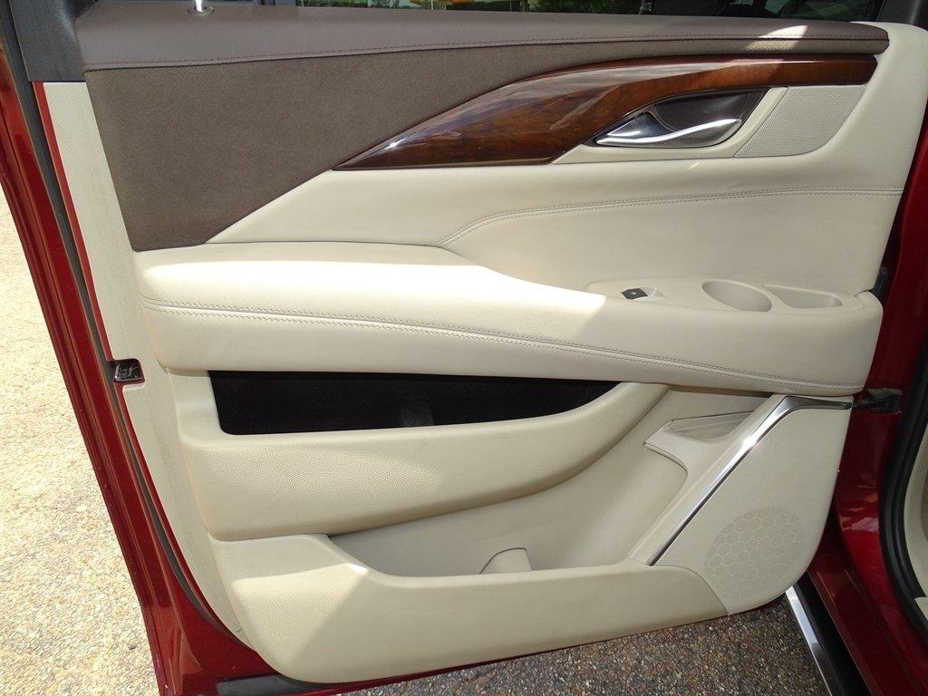 Cadillac Escalade ESV 4WD 4dr Premium Luxury 2017