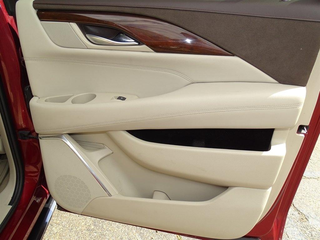 Cadillac Escalade ESV 4WD 4dr Premium Luxury 2017