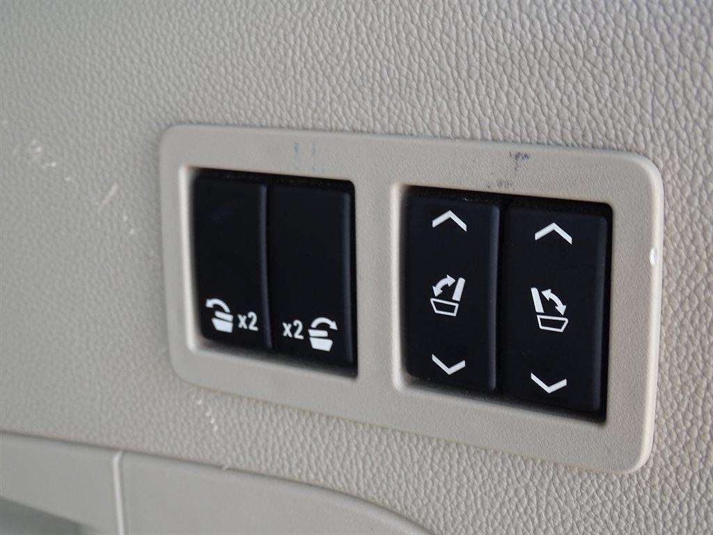 Cadillac Escalade ESV 4WD 4dr Premium Luxury 2017