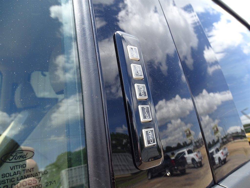 Ford Super Duty F-250 SRW King Ranch 4WD Crew Cab 8' Box 2022