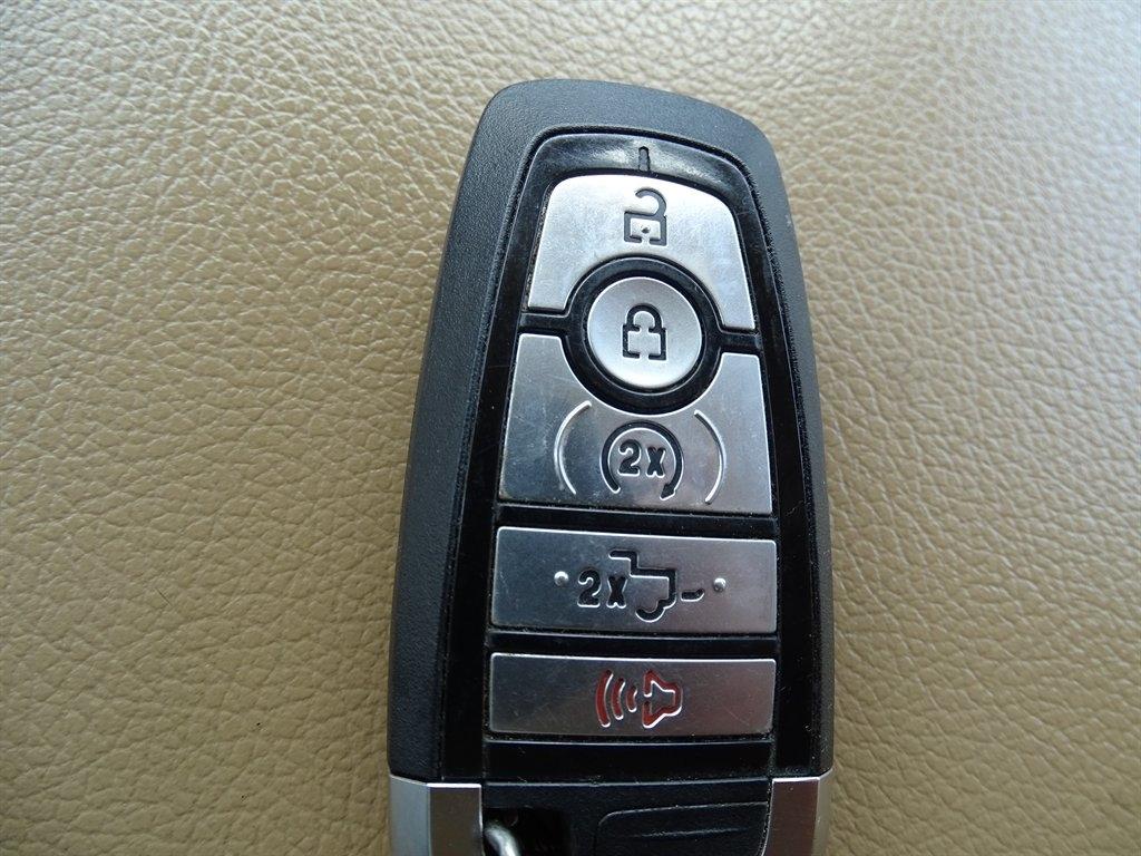 Ford Super Duty F-250 SRW King Ranch 4WD Crew Cab 8' Box 2022