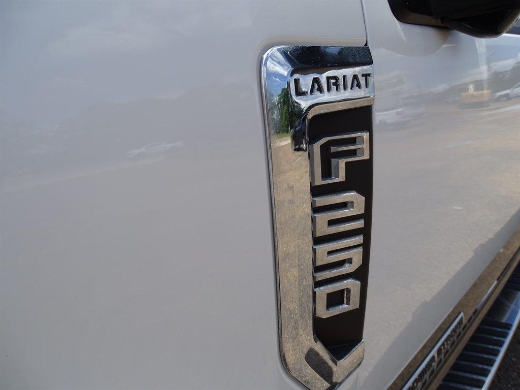 Ford Super Duty F-250 SRW Lariat 4WD Crew Cab 6.75' Box 2022