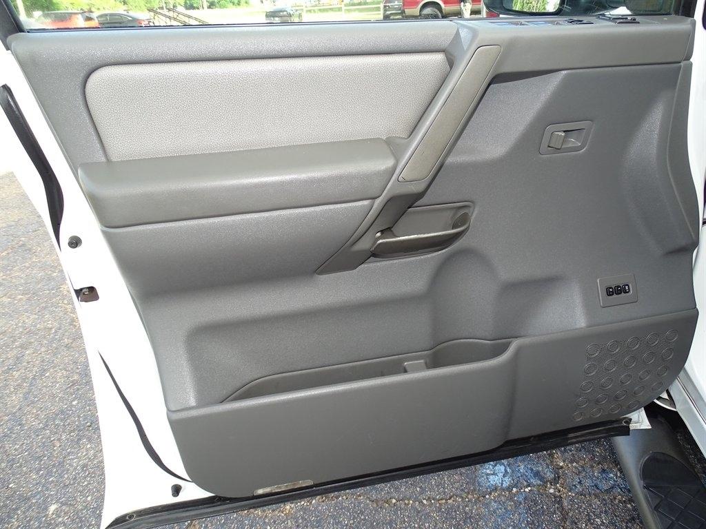 Nissan Titan LE Crew Cab 4WD FFV 2005