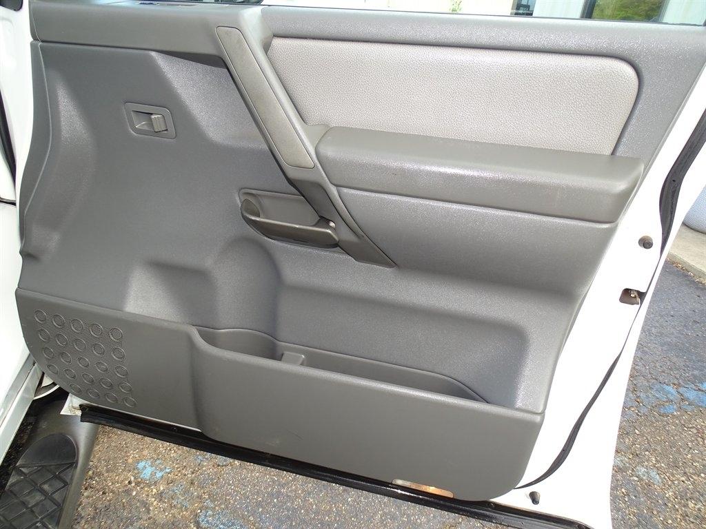 Nissan Titan LE Crew Cab 4WD FFV 2005