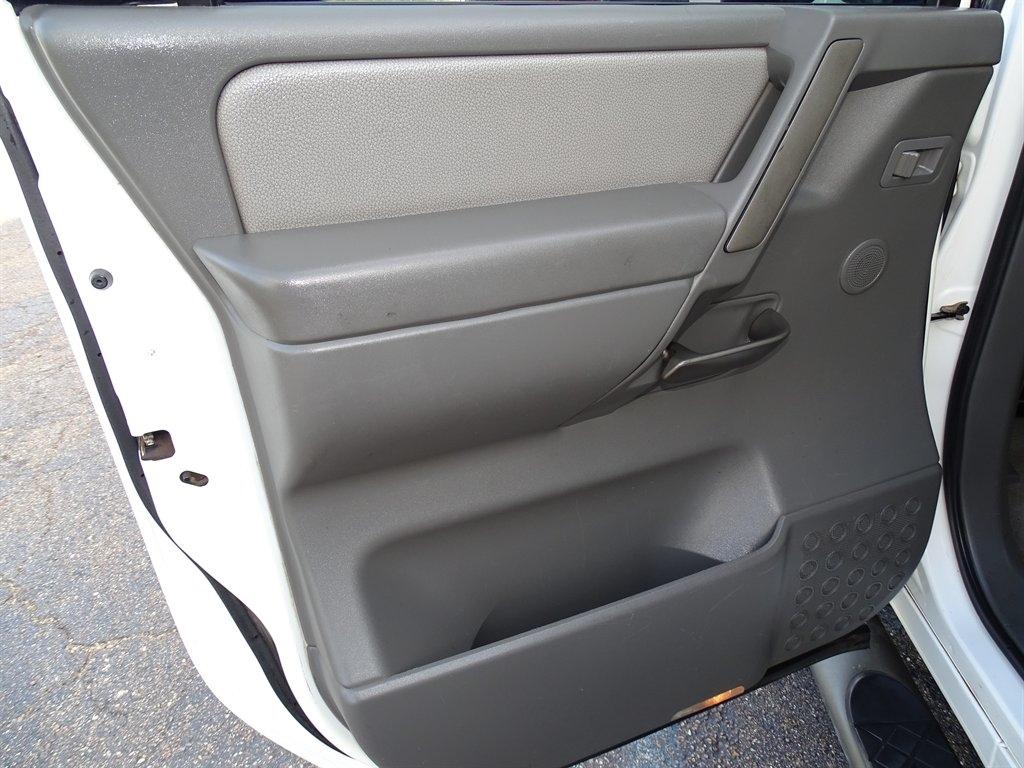 Nissan Titan LE Crew Cab 4WD FFV 2005