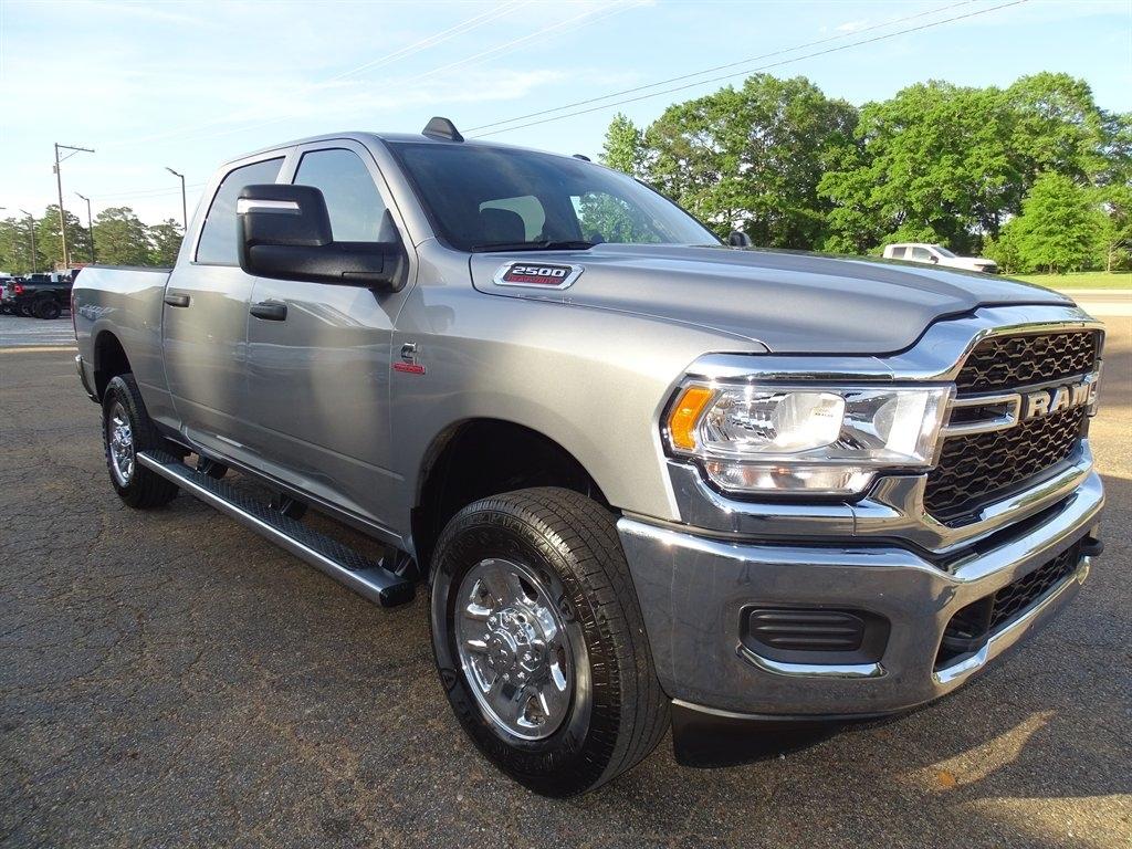 RAM 2500 Tradesman 4x4 Crew Cab 6'4" Box 2024