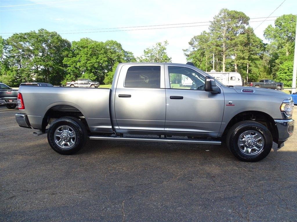 RAM 2500 Tradesman 4x4 Crew Cab 6'4" Box 2024
