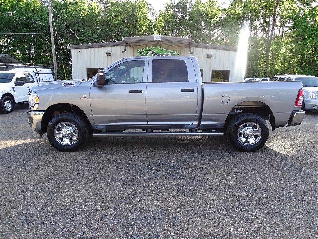 RAM 2500 Tradesman 4x4 Crew Cab 6'4" Box 2024
