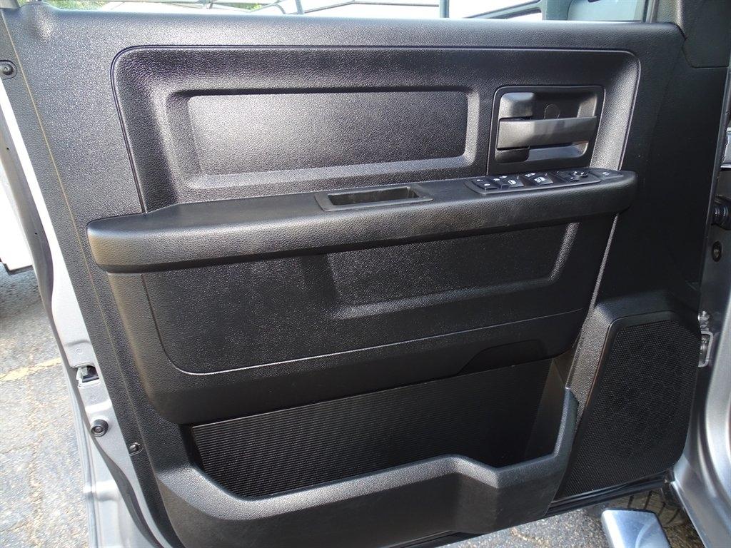 RAM 2500 Tradesman 4x4 Crew Cab 6'4" Box 2024