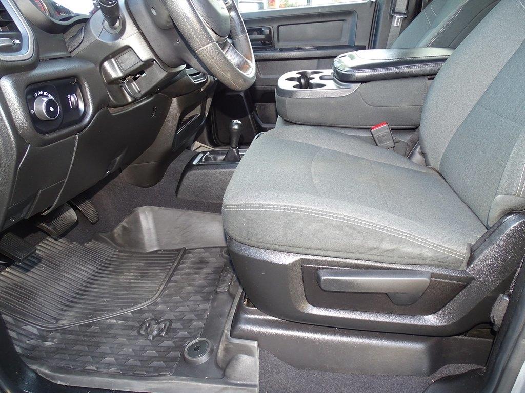 RAM 2500 Tradesman 4x4 Crew Cab 6'4" Box 2024