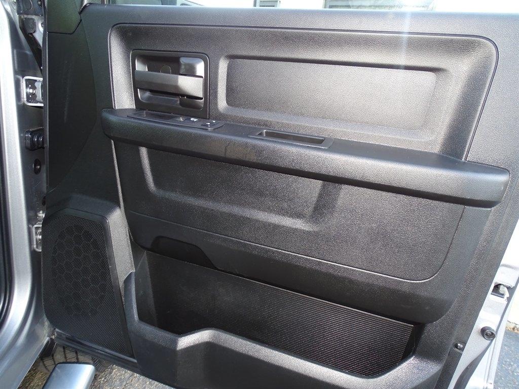 RAM 2500 Tradesman 4x4 Crew Cab 6'4" Box 2024