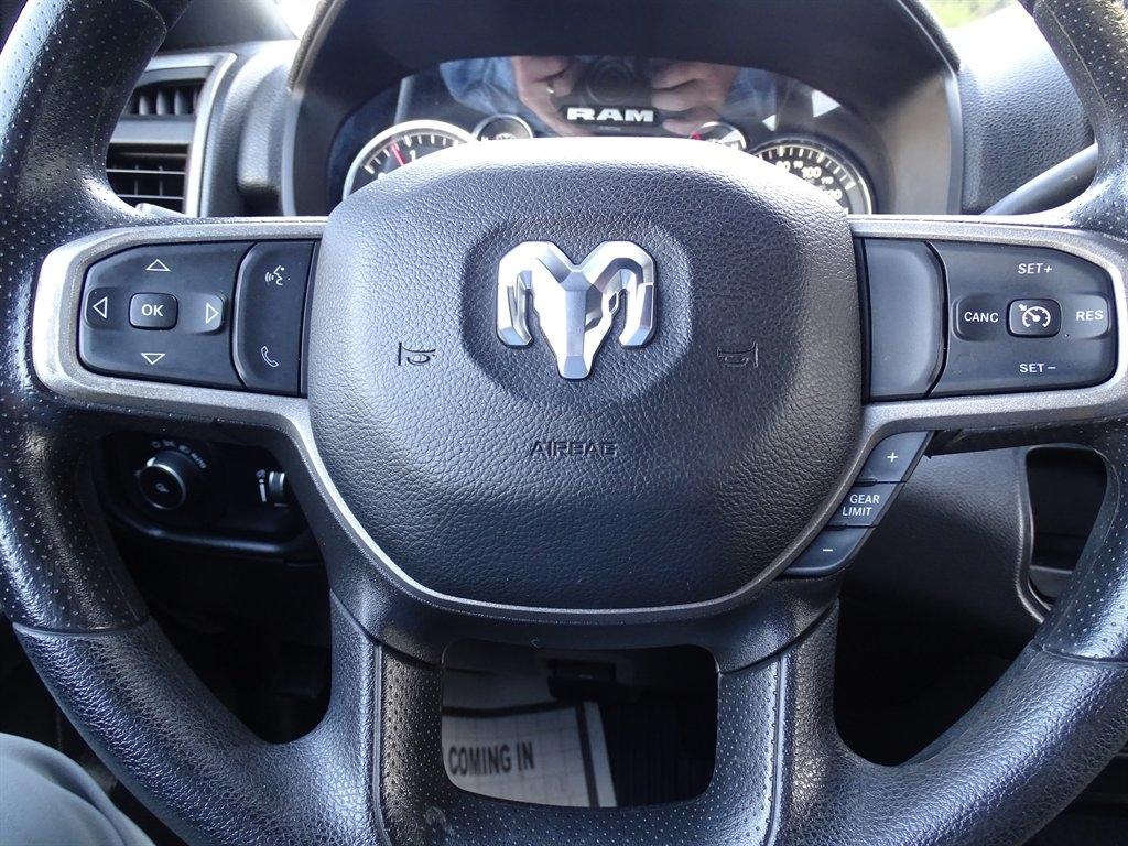 RAM 2500 Tradesman 4x4 Crew Cab 6'4" Box 2024