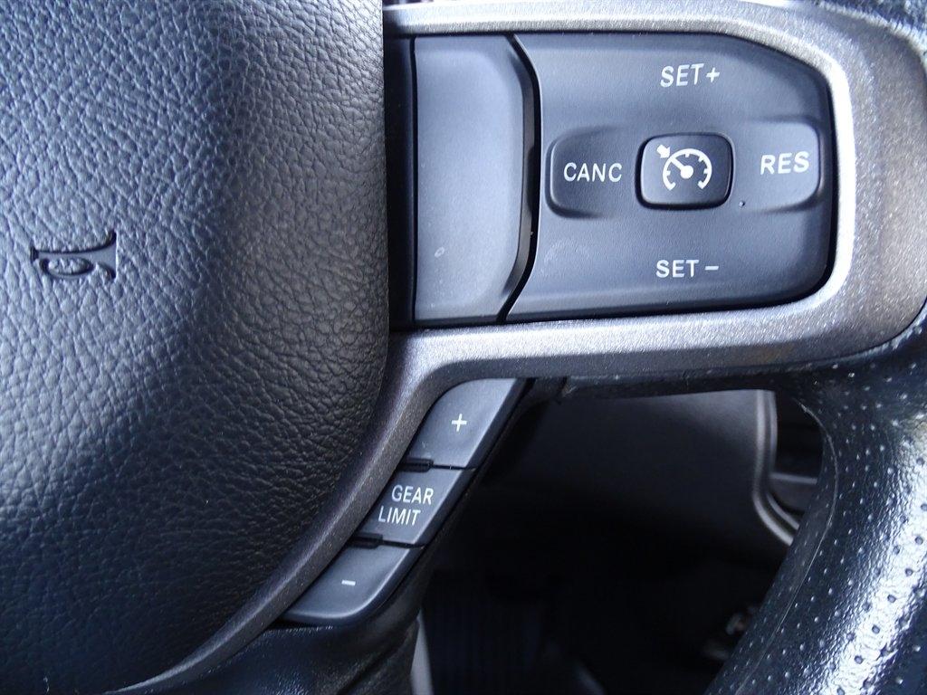 RAM 2500 Tradesman 4x4 Crew Cab 6'4" Box 2024