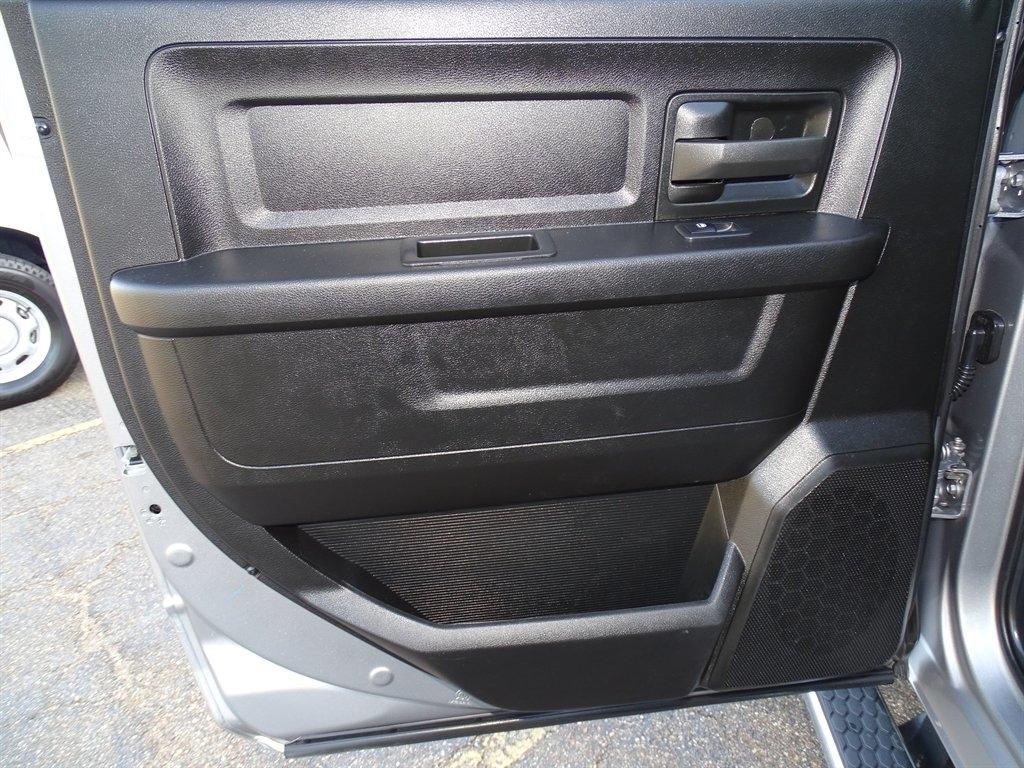 RAM 2500 Tradesman 4x4 Crew Cab 6'4" Box 2024