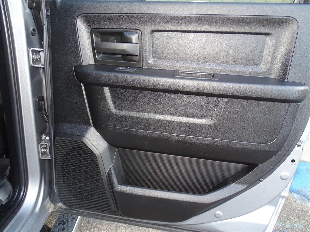 RAM 2500 Tradesman 4x4 Crew Cab 6'4" Box 2024