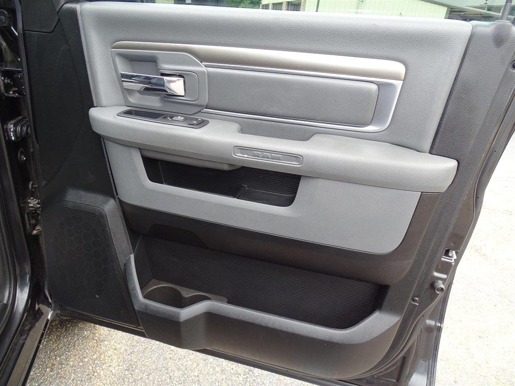 RAM 1500 Lone Star 4x4 Crew Cab 5'7" Box 2017