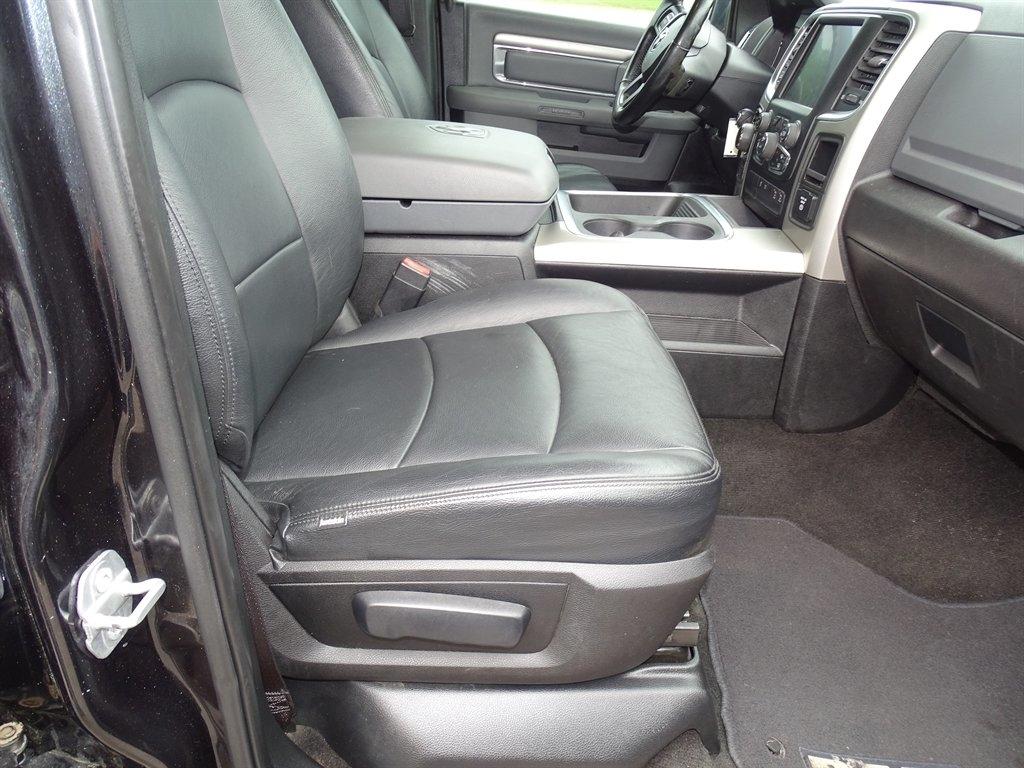 RAM 1500 Lone Star 4x4 Crew Cab 5'7" Box 2017