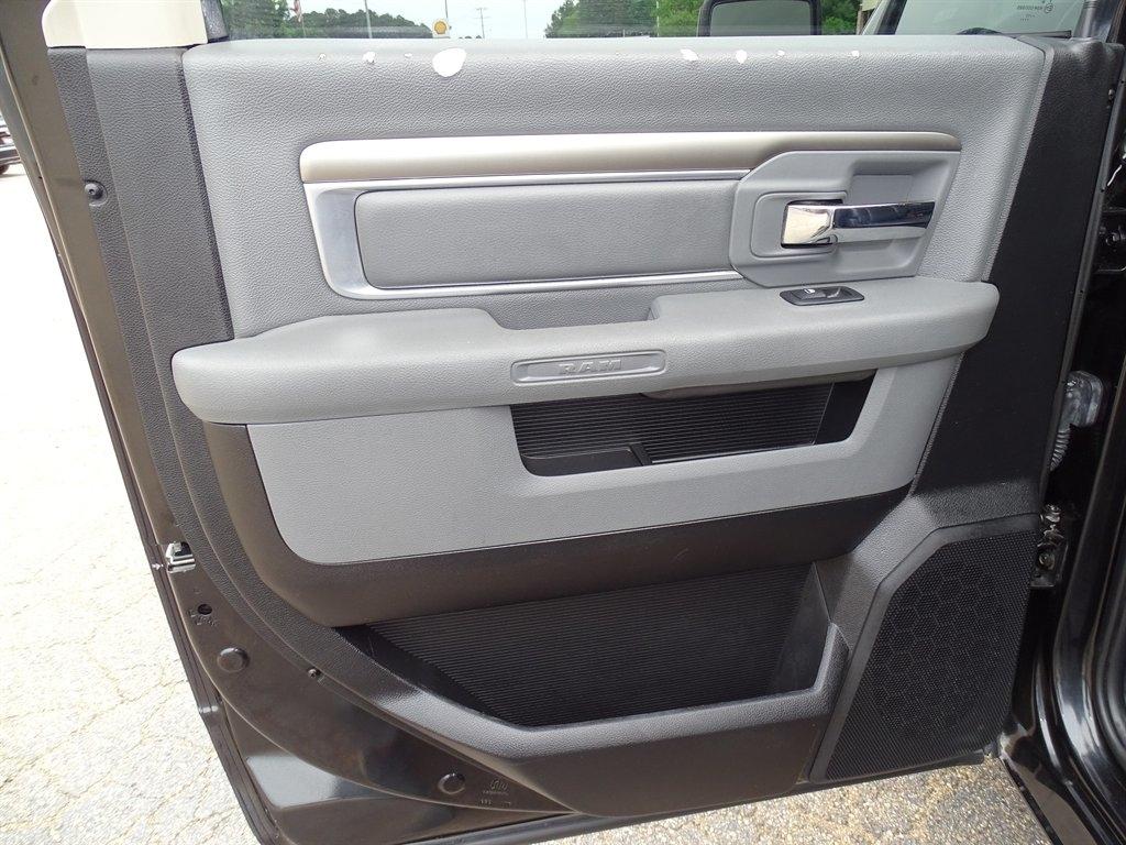 RAM 1500 Lone Star 4x4 Crew Cab 5'7" Box 2017