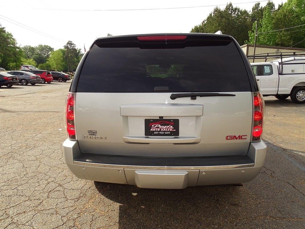 GMC Yukon 2WD 4dr 1500 Denali 2013