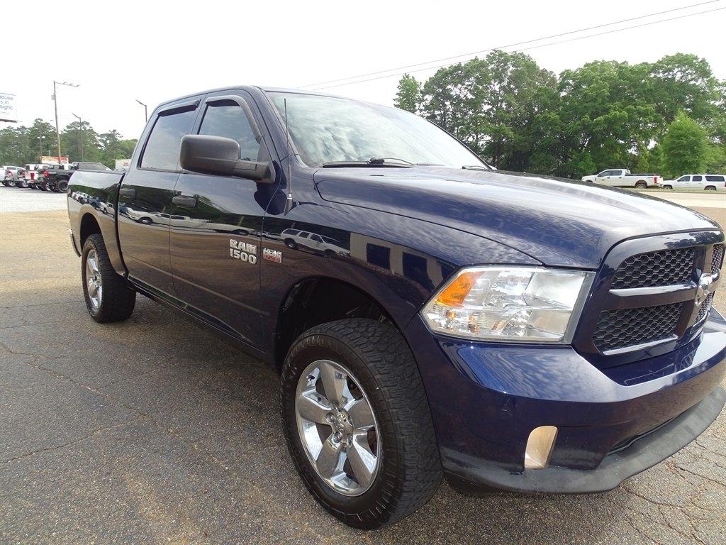 RAM 1500 4WD Crew Cab 140.5" Express 2014