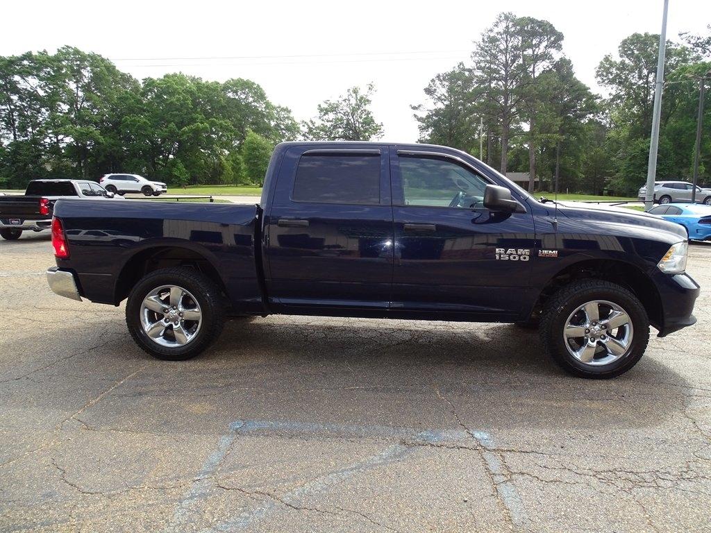 RAM 1500 4WD Crew Cab 140.5" Express 2014