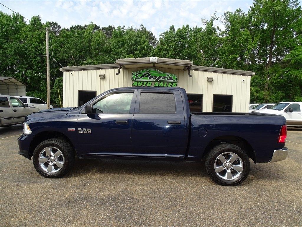 RAM 1500 4WD Crew Cab 140.5" Express 2014