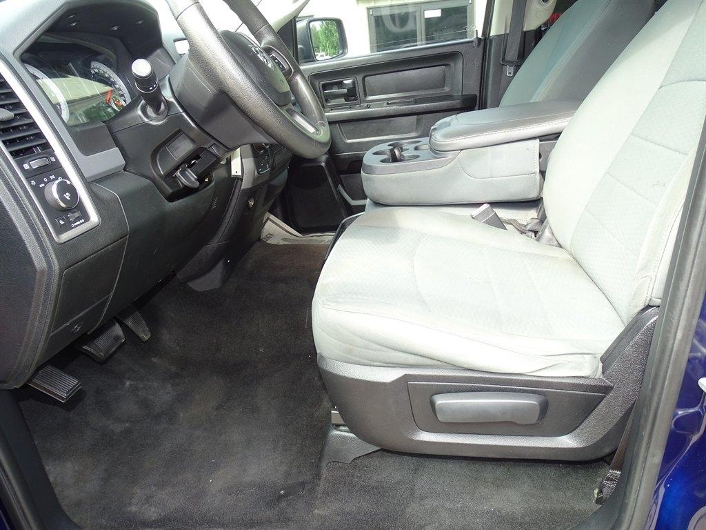 RAM 1500 4WD Crew Cab 140.5" Express 2014
