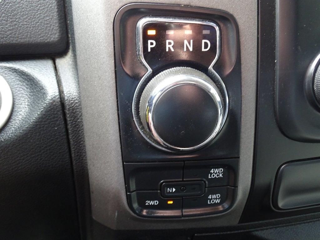RAM 1500 4WD Crew Cab 140.5" Express 2014