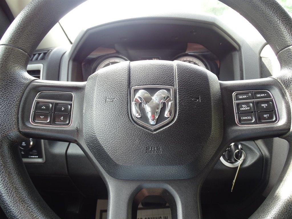 RAM 1500 4WD Crew Cab 140.5" Express 2014