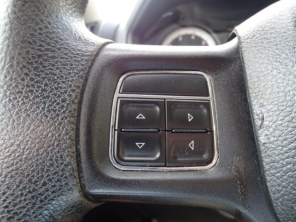 RAM 1500 4WD Crew Cab 140.5" Express 2014