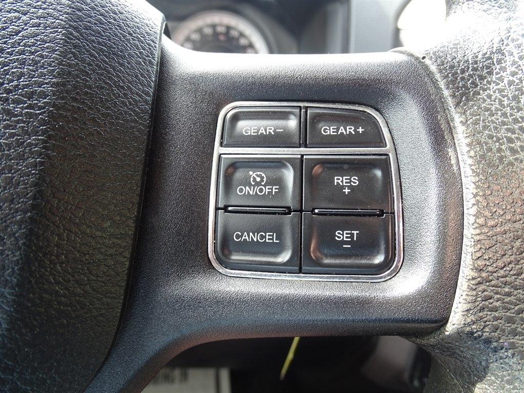 RAM 1500 4WD Crew Cab 140.5" Express 2014