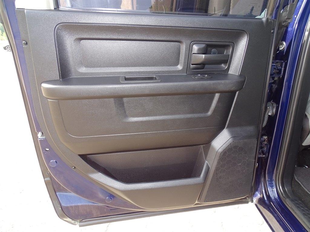 RAM 1500 4WD Crew Cab 140.5" Express 2014